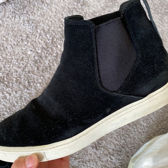 Vince Newlyn Slip On Suede Sneaker Chelsea boots Size 7.5 Black - Picture 9 of 10